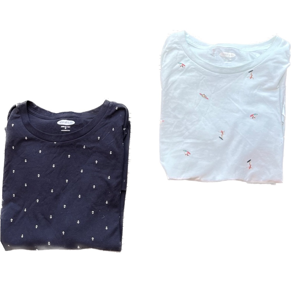 BUNDLE OF 2!!! Old Navy, Size Medium men’s graphic tees, great condition!!